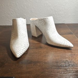 Steve Madden White/Grey Snakeskin Booties